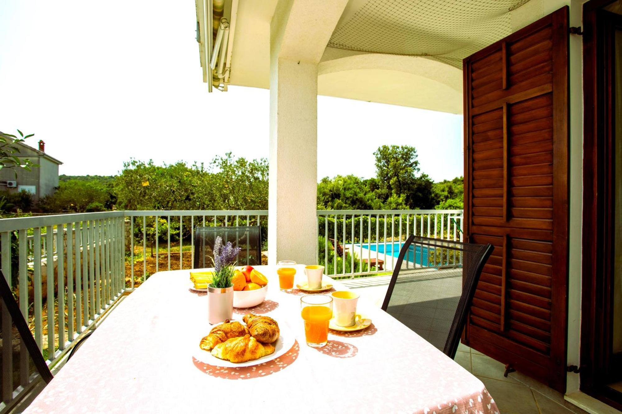Holiday House Nena With Pool Vinišće Εξωτερικό φωτογραφία