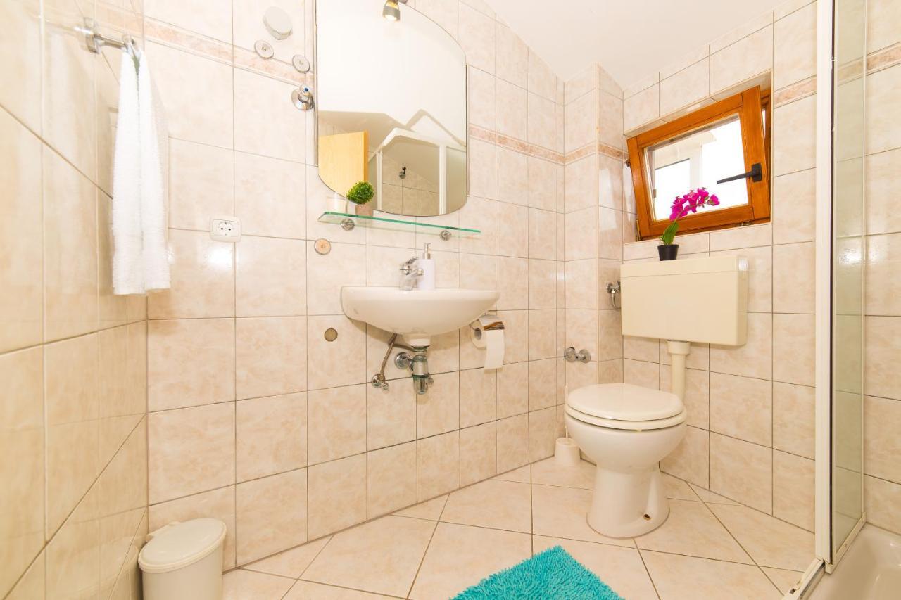 Holiday House Nena With Pool Vinišće Εξωτερικό φωτογραφία