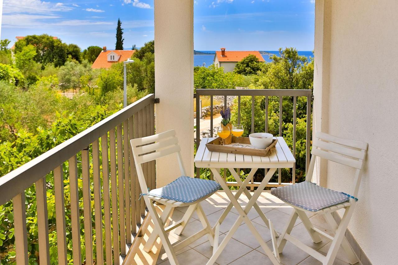 Holiday House Nena With Pool Vinišće Εξωτερικό φωτογραφία